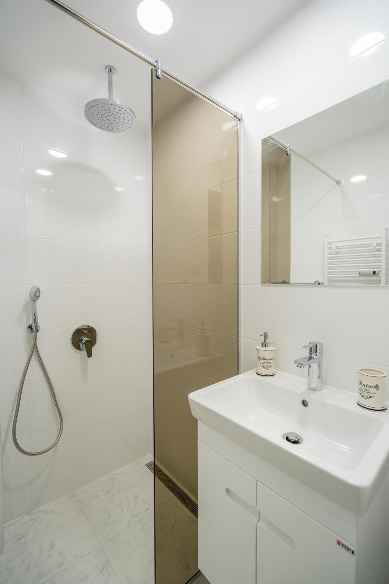 Top Location Central New & Spacious 3 Bdr Apt Medical Academy Sofia Esterno foto