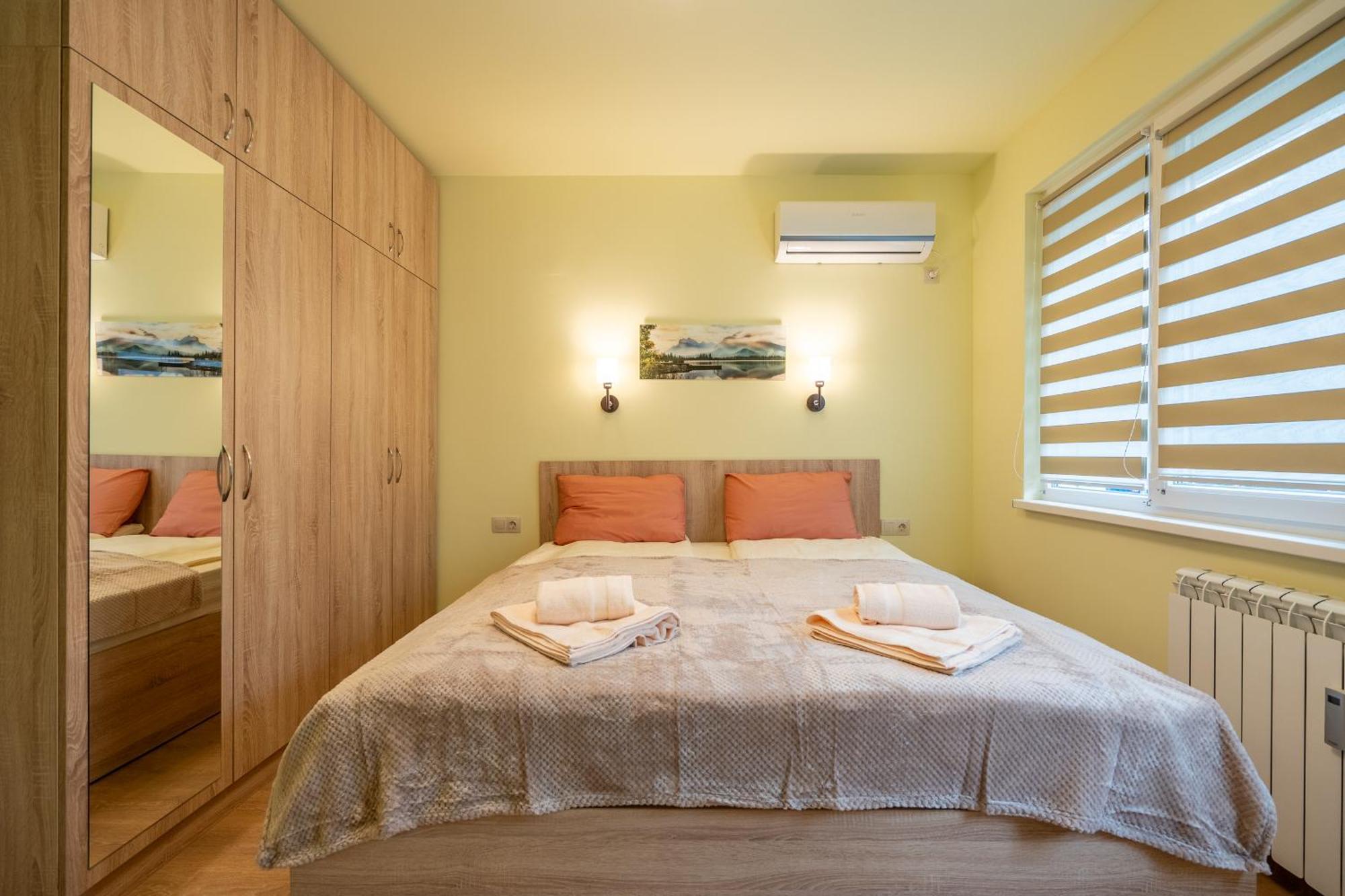 Top Location Central New & Spacious 3 Bdr Apt Medical Academy Sofia Esterno foto