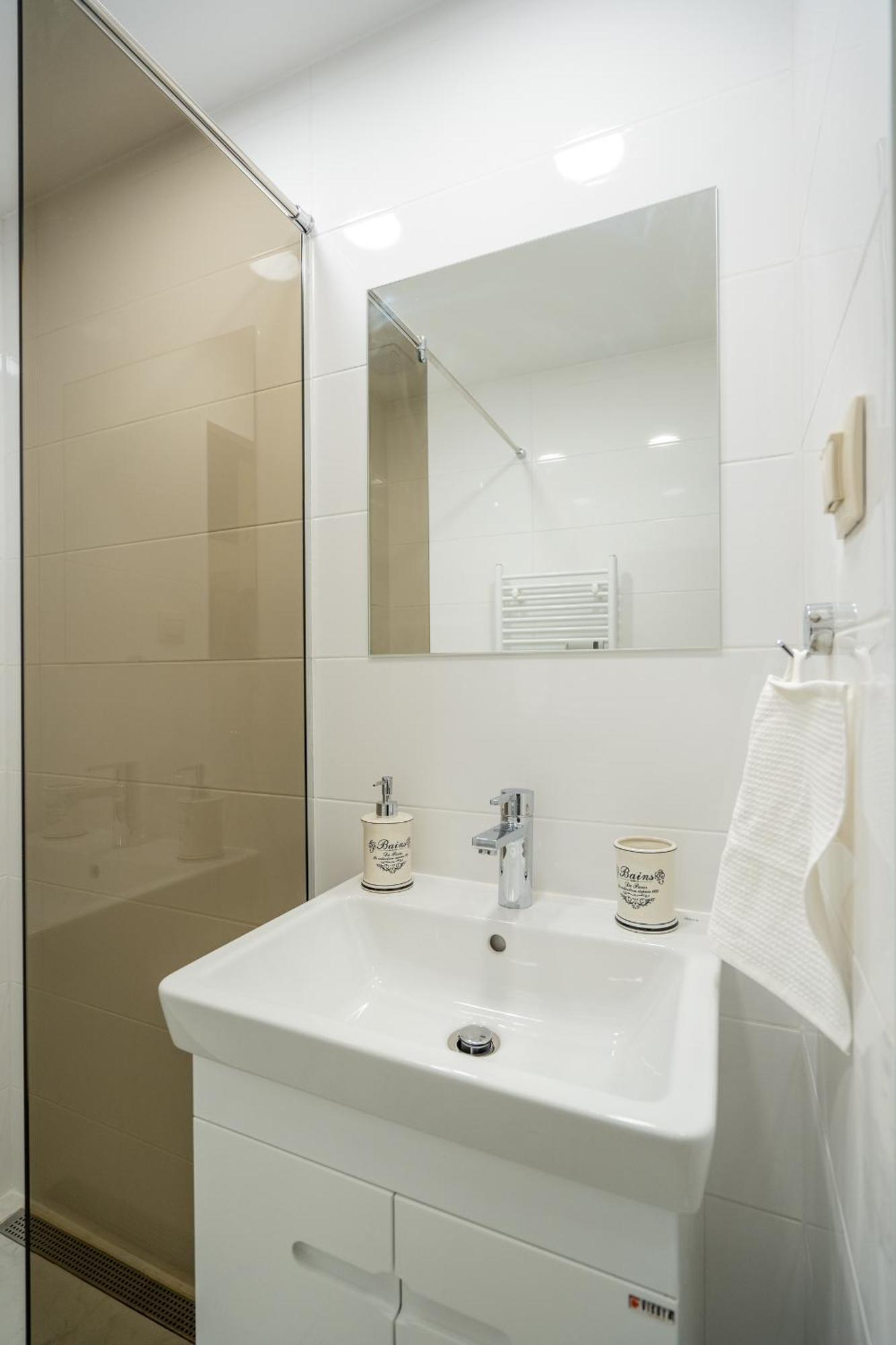 Top Location Central New & Spacious 3 Bdr Apt Medical Academy Sofia Esterno foto