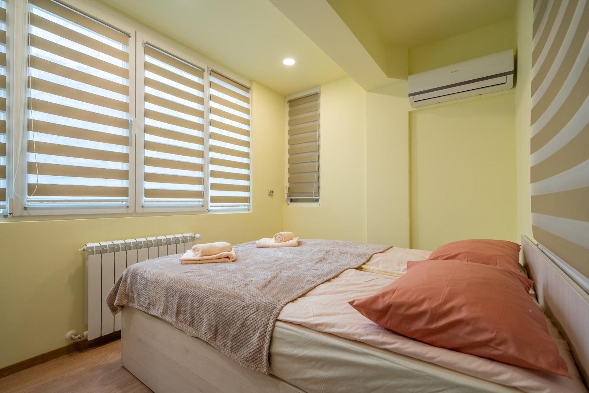 Top Location Central New & Spacious 3 Bdr Apt Medical Academy Sofia Esterno foto