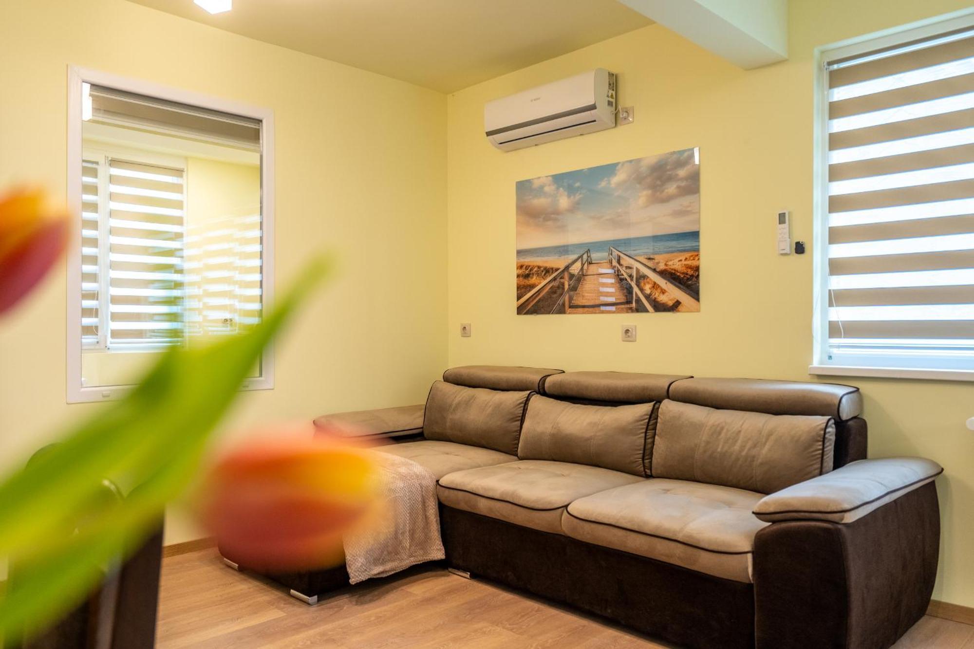 Top Location Central New & Spacious 3 Bdr Apt Medical Academy Sofia Esterno foto
