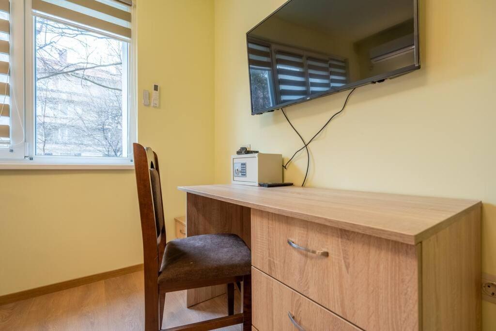 Top Location Central New & Spacious 3 Bdr Apt Medical Academy Sofia Esterno foto
