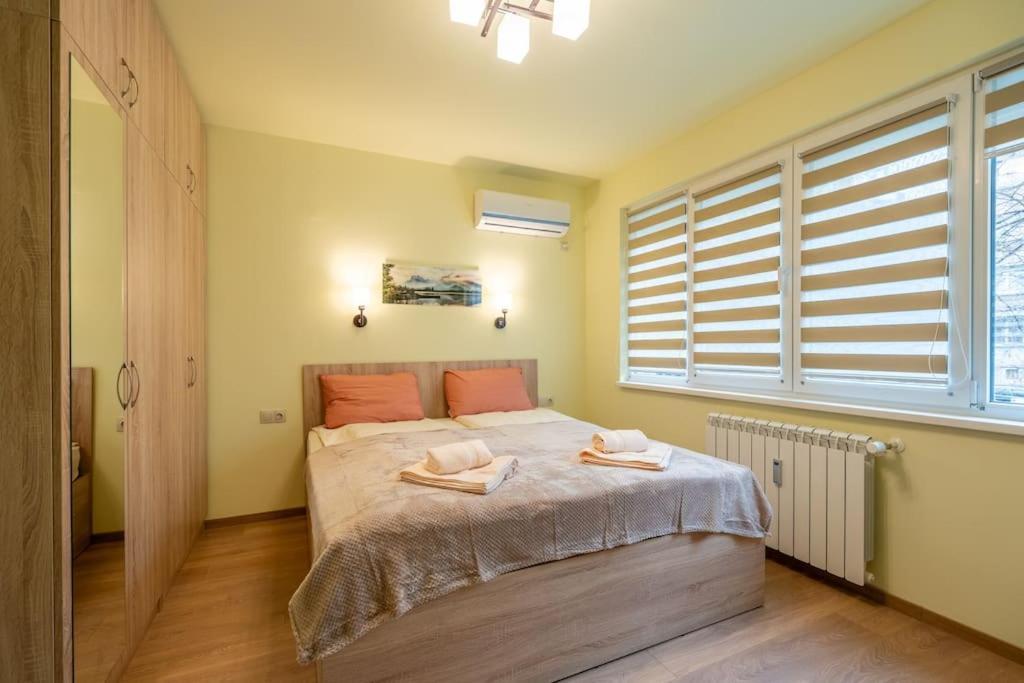Top Location Central New & Spacious 3 Bdr Apt Medical Academy Sofia Esterno foto