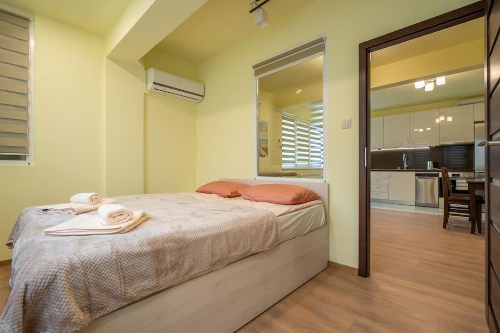 Top Location Central New & Spacious 3 Bdr Apt Medical Academy Sofia Esterno foto