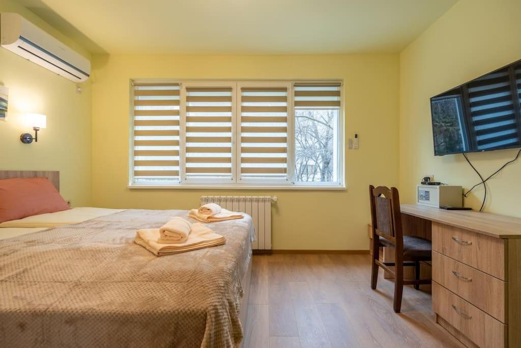 Top Location Central New & Spacious 3 Bdr Apt Medical Academy Sofia Esterno foto